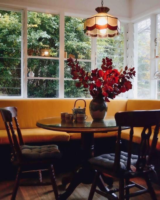 Harrys House Warburton - Peaceful Riverside Cottage In The Perfect Location ภายนอก รูปภาพ