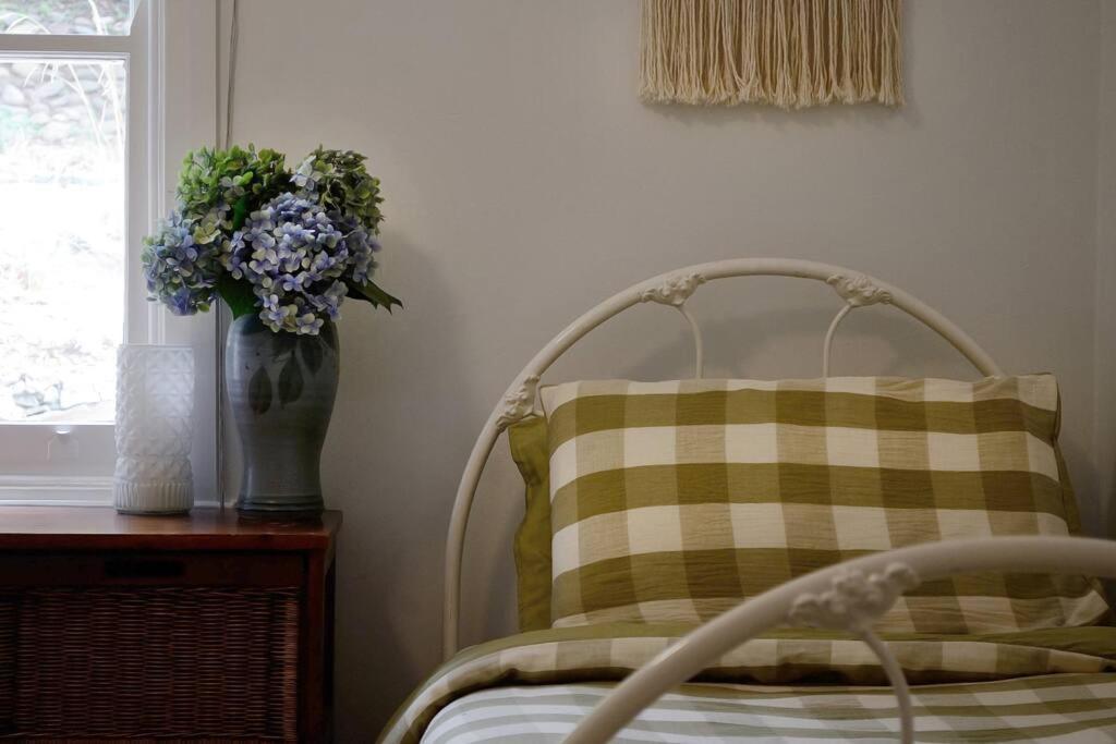 Harrys House Warburton - Peaceful Riverside Cottage In The Perfect Location ภายนอก รูปภาพ