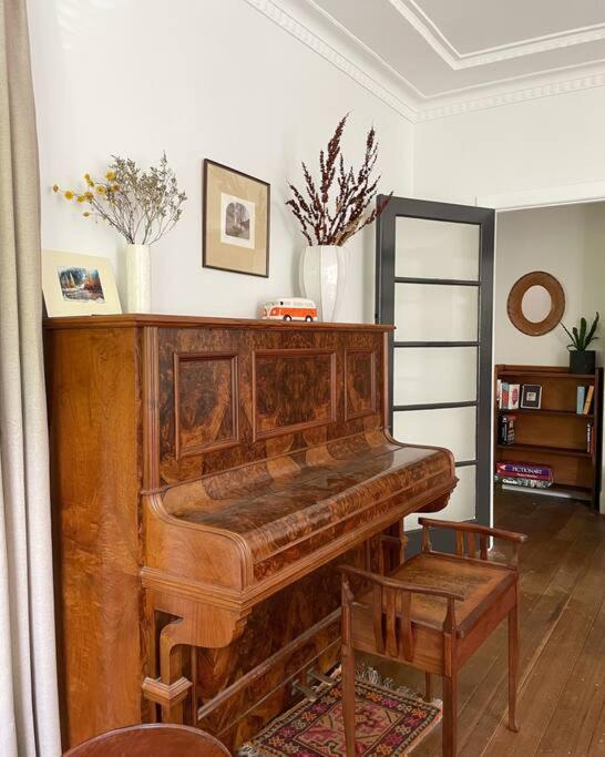 Harrys House Warburton - Peaceful Riverside Cottage In The Perfect Location ภายนอก รูปภาพ