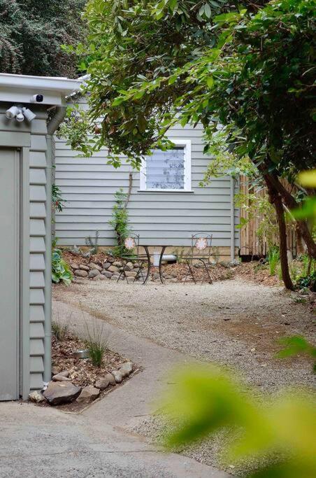 Harrys House Warburton - Peaceful Riverside Cottage In The Perfect Location ภายนอก รูปภาพ