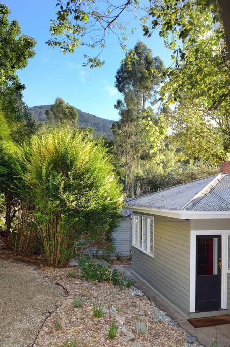 Harrys House Warburton - Peaceful Riverside Cottage In The Perfect Location ภายนอก รูปภาพ