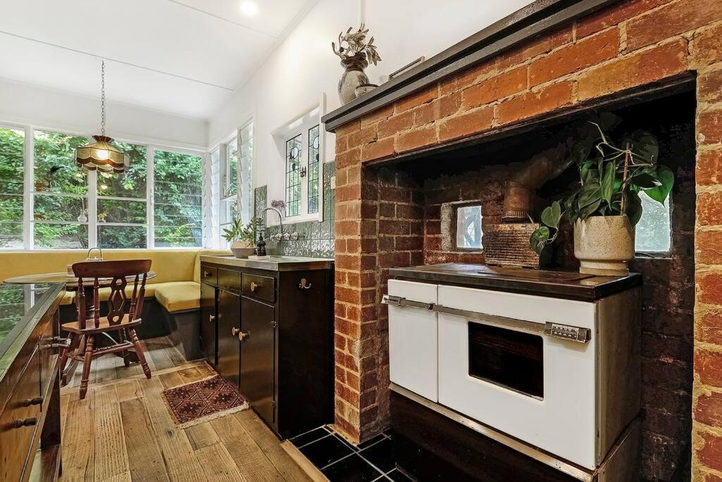 Harrys House Warburton - Peaceful Riverside Cottage In The Perfect Location ภายนอก รูปภาพ